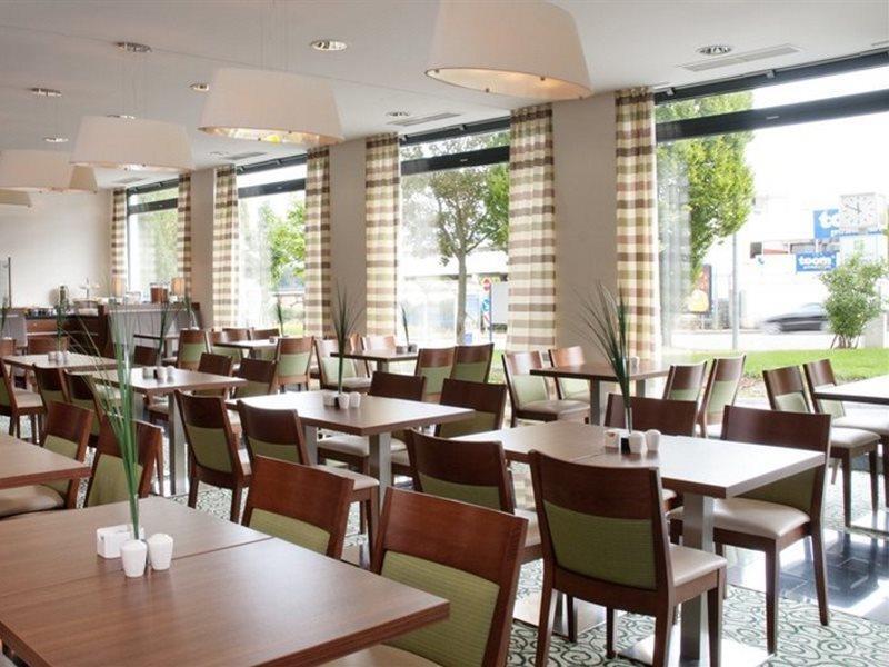 Holiday Inn Express Stuttgart Airport, An Ihg Hotel لينفلدن اشتردين المظهر الخارجي الصورة