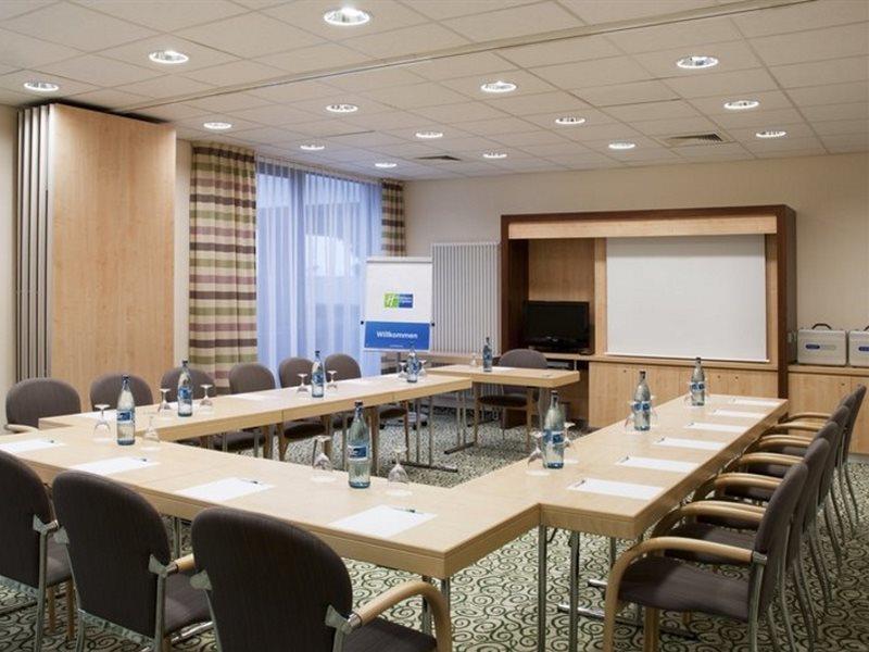 Holiday Inn Express Stuttgart Airport, An Ihg Hotel لينفلدن اشتردين المظهر الخارجي الصورة