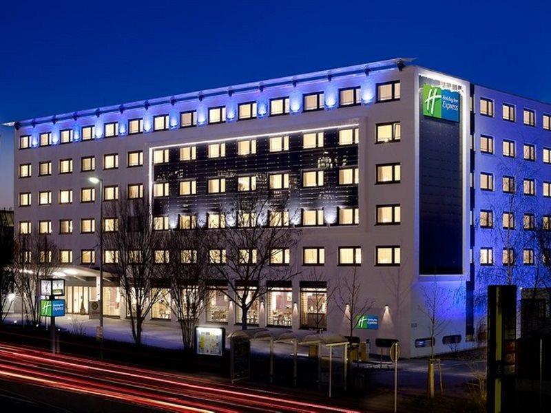 Holiday Inn Express Stuttgart Airport, An Ihg Hotel لينفلدن اشتردين المظهر الخارجي الصورة