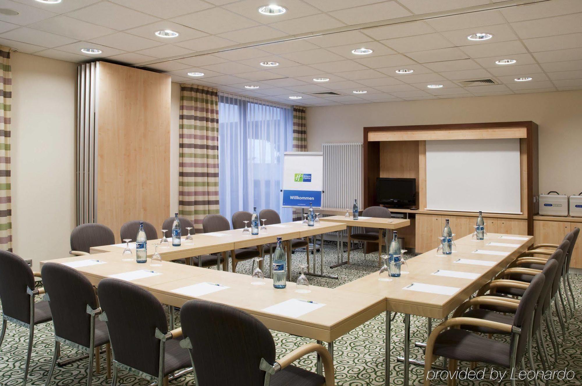 Holiday Inn Express Stuttgart Airport, An Ihg Hotel لينفلدن اشتردين المظهر الخارجي الصورة