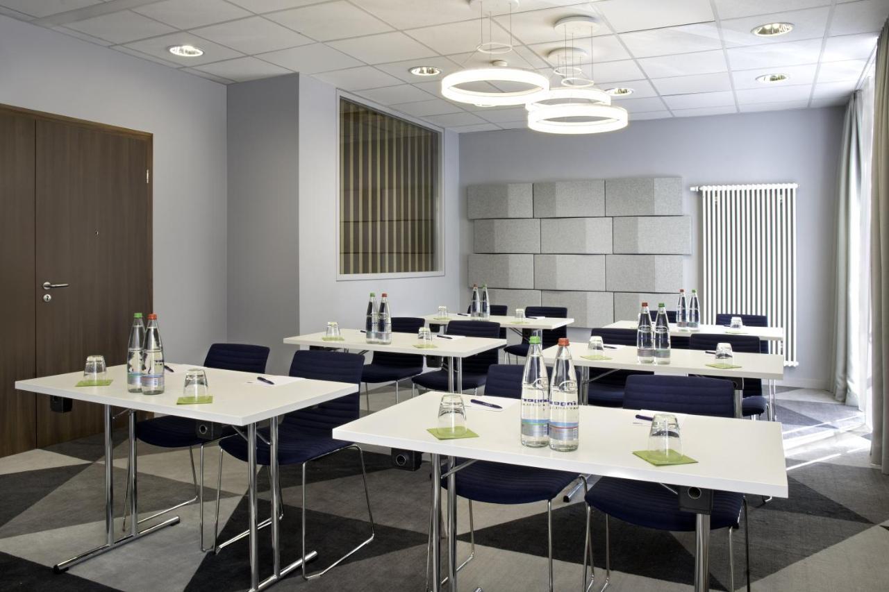 Holiday Inn Express Stuttgart Airport, An Ihg Hotel لينفلدن اشتردين المظهر الخارجي الصورة