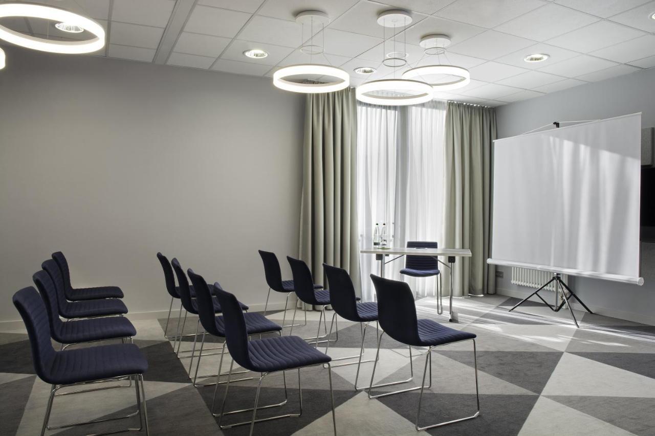 Holiday Inn Express Stuttgart Airport, An Ihg Hotel لينفلدن اشتردين المظهر الخارجي الصورة
