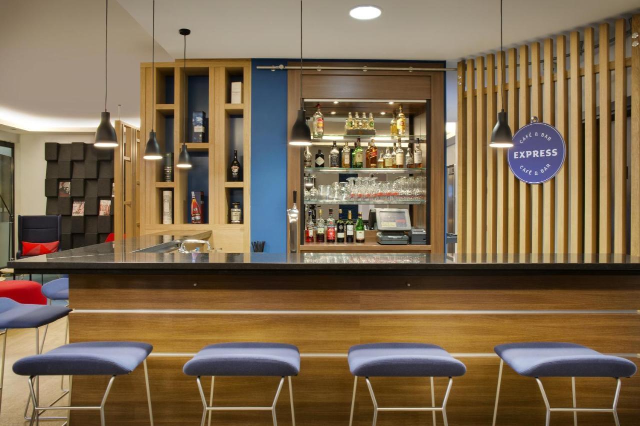 Holiday Inn Express Stuttgart Airport, An Ihg Hotel لينفلدن اشتردين المظهر الخارجي الصورة