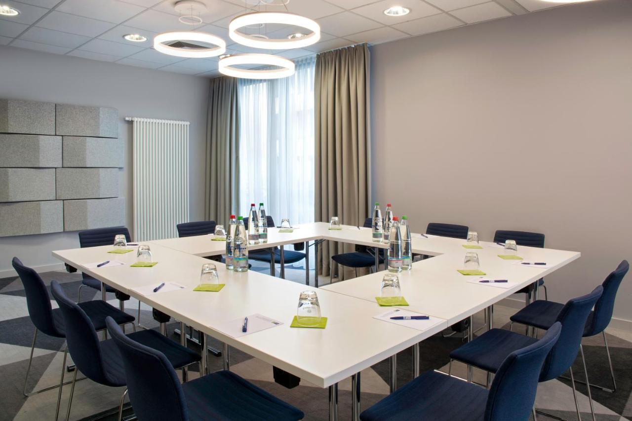 Holiday Inn Express Stuttgart Airport, An Ihg Hotel لينفلدن اشتردين المظهر الخارجي الصورة