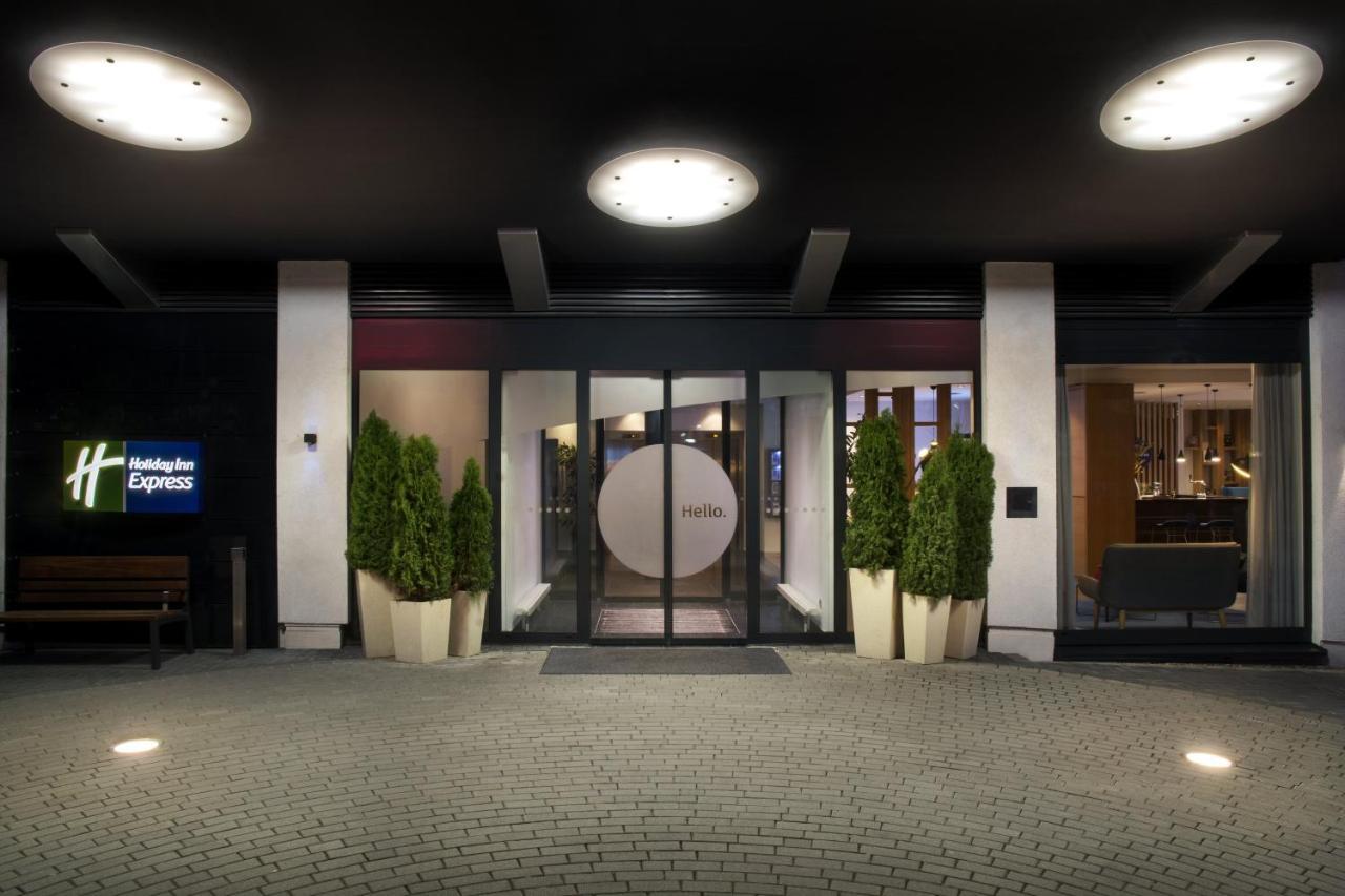 Holiday Inn Express Stuttgart Airport, An Ihg Hotel لينفلدن اشتردين المظهر الخارجي الصورة
