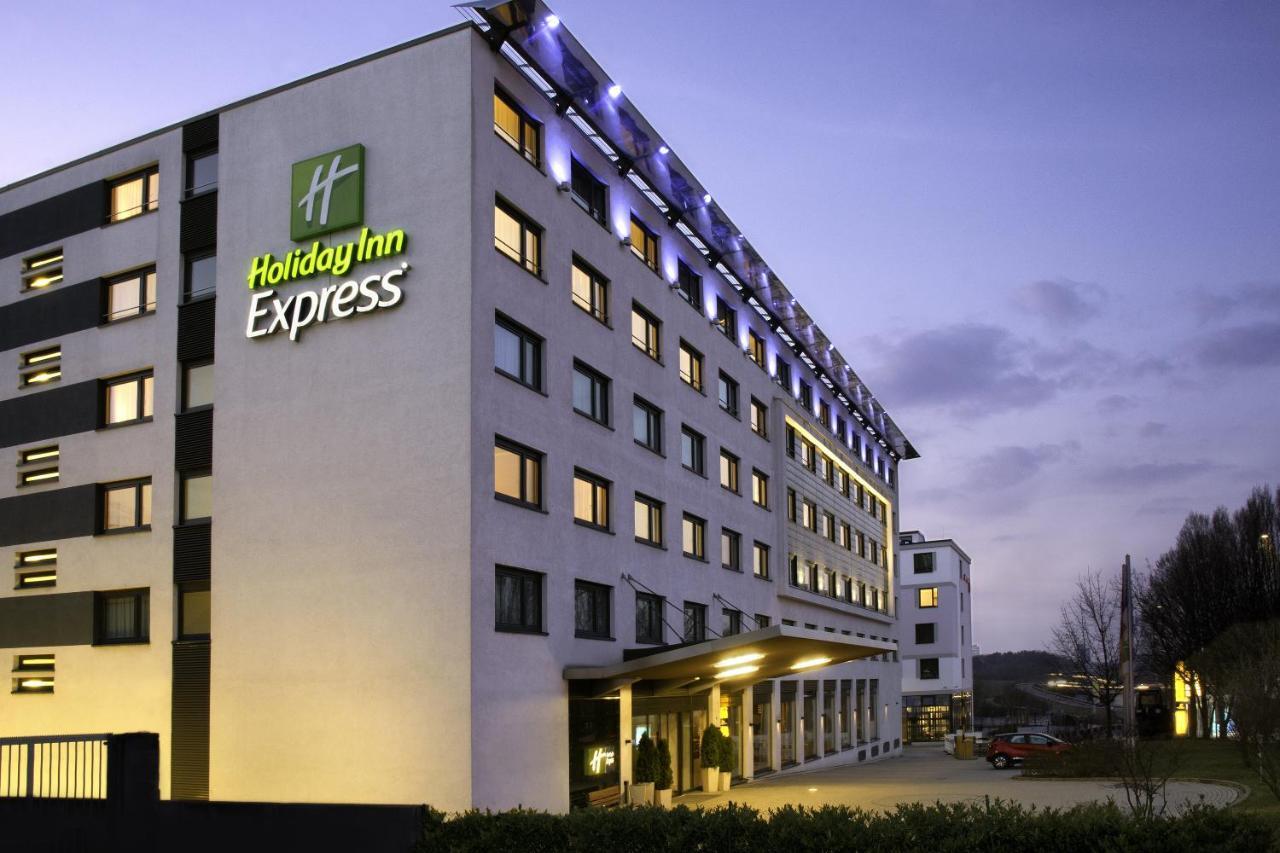 Holiday Inn Express Stuttgart Airport, An Ihg Hotel لينفلدن اشتردين المظهر الخارجي الصورة